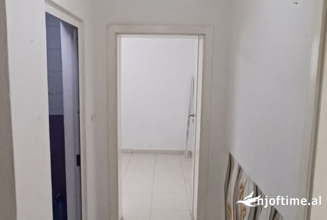 Shtepi me qera Apartament ne Tirane, 3+1, Mobilimi Bosh, pa mobiluar, Pagesa 35,000  Leke.