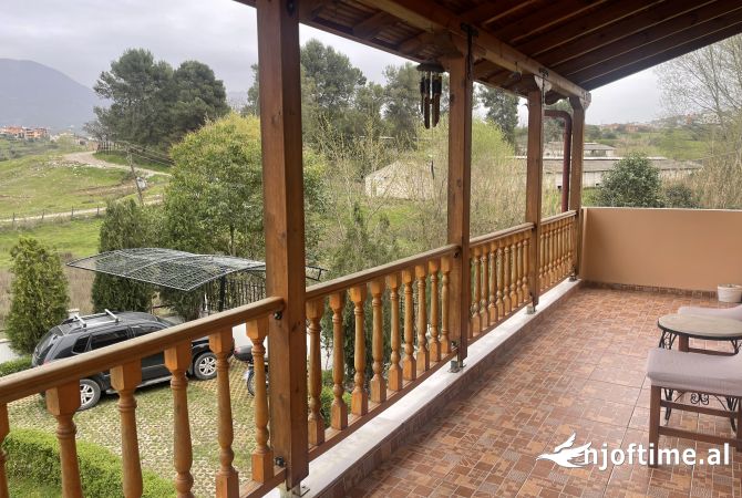 Shtepi me qera Duplex(shtepi me 2 kate) ne Tirane, 2+1, Mobilimi E mobiluar, Pagesa 1,300  Euro.