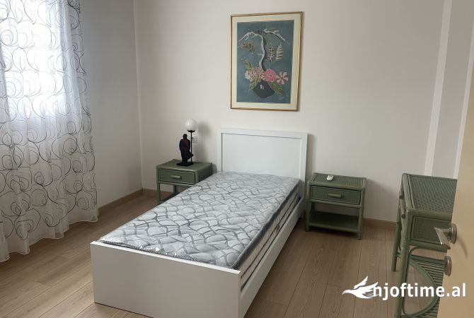 Shtepi me qera Duplex(shtepi me 2 kate) ne Tirane, 2+1, Mobilimi E mobiluar, Pagesa 1,300  Euro.