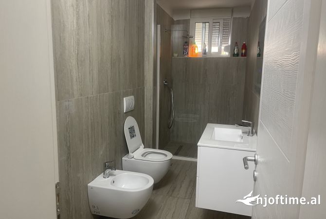 Shtepi me qera 2+1 ne Tirane - 60,000 Leke