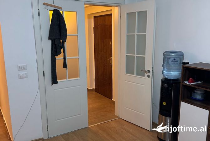 Ambient biznesi me qera 3+1 ne Tirane - 800 Euro