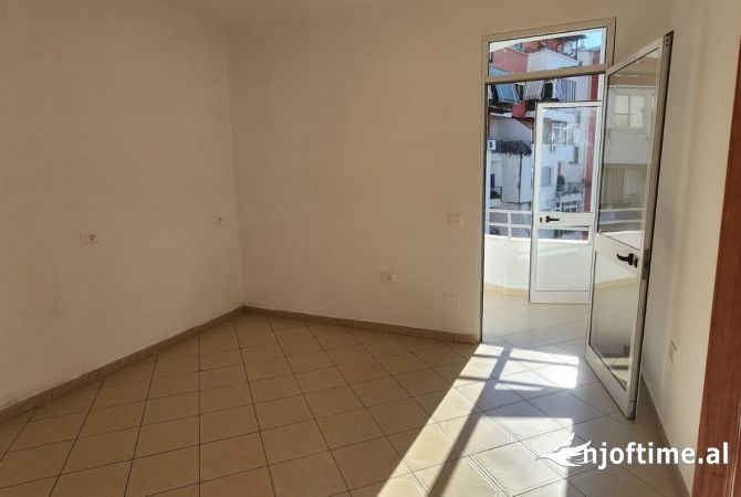 Shtepi ne shitje 1+1 ne Tirane - 78,000 Euro