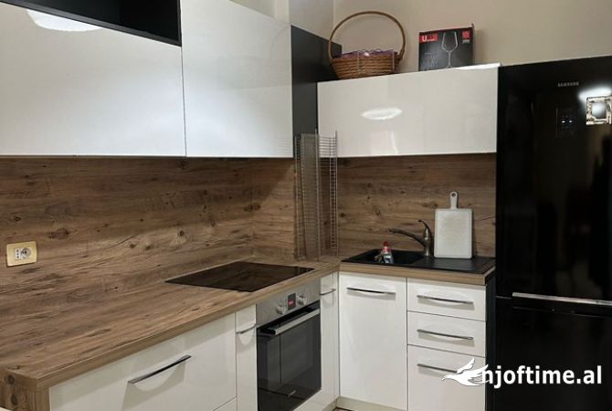Shtepi me qera 1+1 ne Tirane - 380 Euro