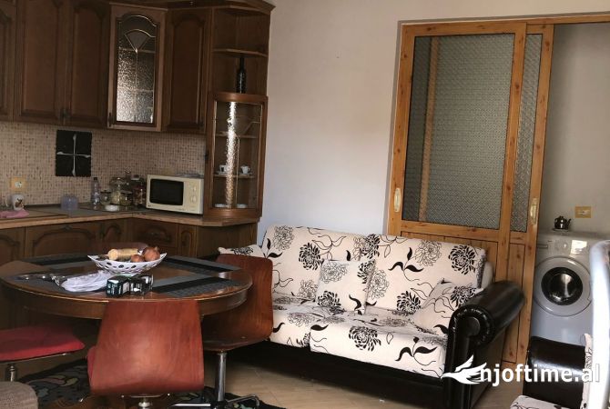 Shtepi me qera 2+1 ne Tirane - 40,000 Leke