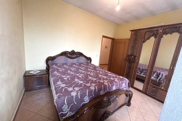 Shtepi ne shitje Apartament ne Tirane, 2+1, Mobilimi E mobiluar, Pagesa 127,000  Euro.