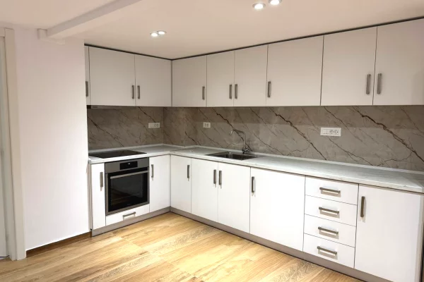 Shtepi me qera Duplex(shtepi me 2 kate) ne Tirane, 1+1, Mobilimi E mobiluar, Pagesa 50,000  Leke.