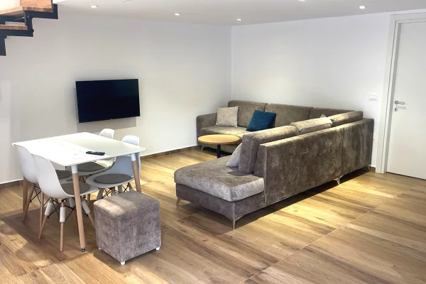 Shtepi me qera 1+1 ne Tirane - 50,000 Leke