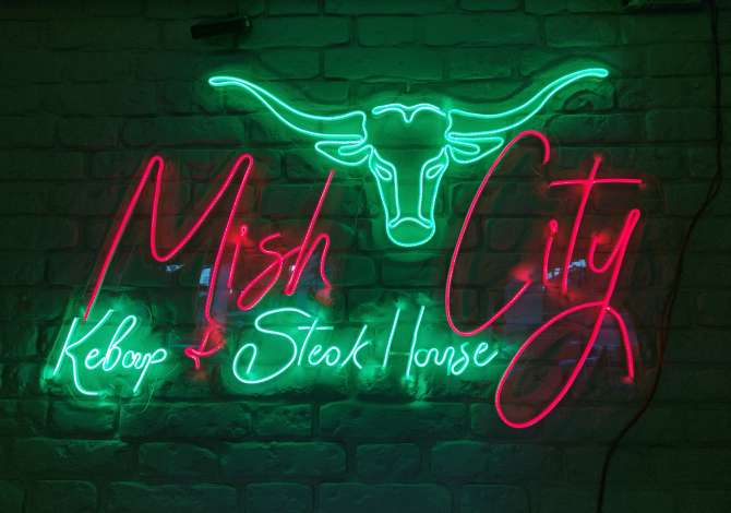 Shes te gjitha pajisjet e restorantit,Frigorifer, sobe, karrige, tavoline, skare, tenxhere, ngrohes