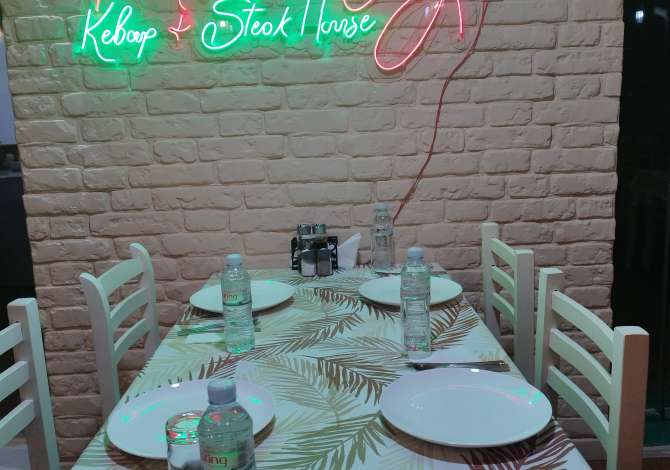 Shes te gjitha pajisjet e restorantit,Frigorifer, sobe, karrige, tavoline, skare, tenxhere, ngrohes