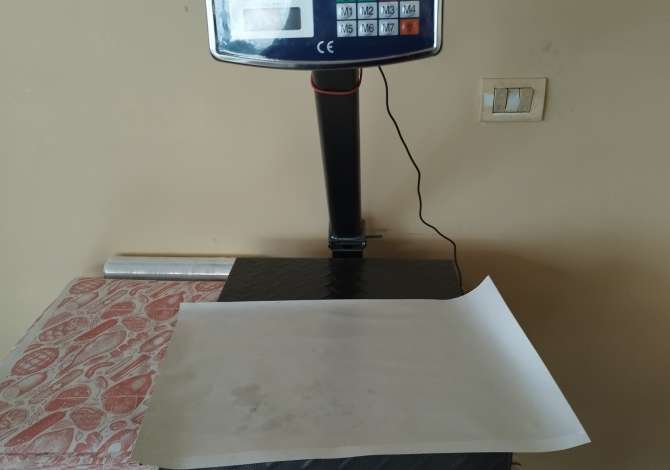 Shes te gjitha pajisjet e restorantit,Frigorifer, sobe, karrige, tavoline, skare, tenxhere, ngrohes