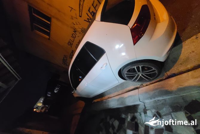 Auto in Vendita  a Tirana - 11,000 Euro