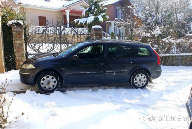 Makina ne shitje ne Korce, Renault, 2005 Diesel,Kambio Manual Pagesa 165,000  Leke.
