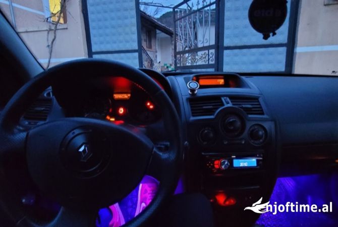 Makina ne shitje ne Korce, Renault, 2005 Diesel,Kambio Manual Pagesa 165,000  Leke.