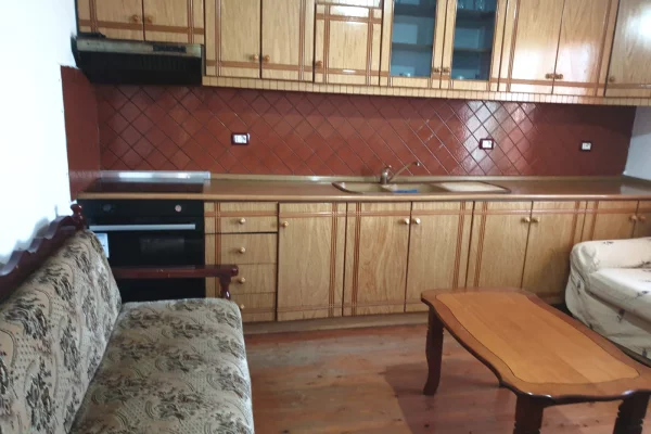 Shtepi me qera 2+1 ne Tirane - 400 Euro