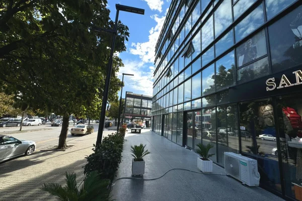 Ambient biznesi ne shitje 3+1 ne Elbasan - 499,000 Euro