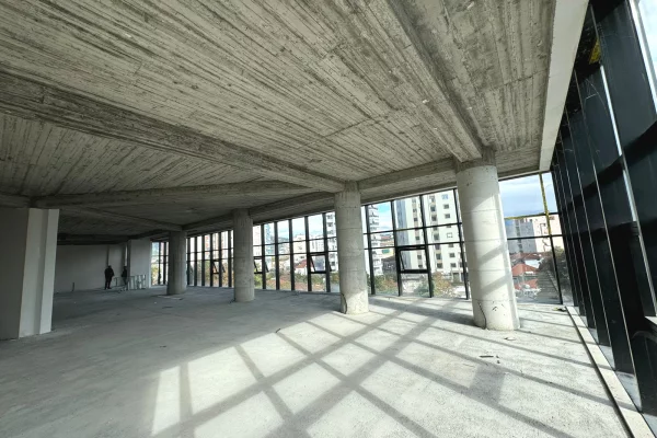 Ambient biznesi ne shitje 3+1 ne Elbasan - 499,000 Euro