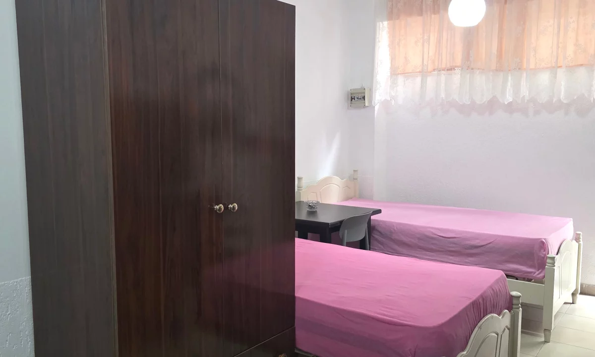 Shtepi me qera Apartament ne Tirane, Garsoniere, Mobilimi E mobiluar, Pagesa 300  Euro.