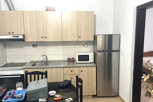 Shtepi me qera 1+1 ne Tirane - 25,000 Leke