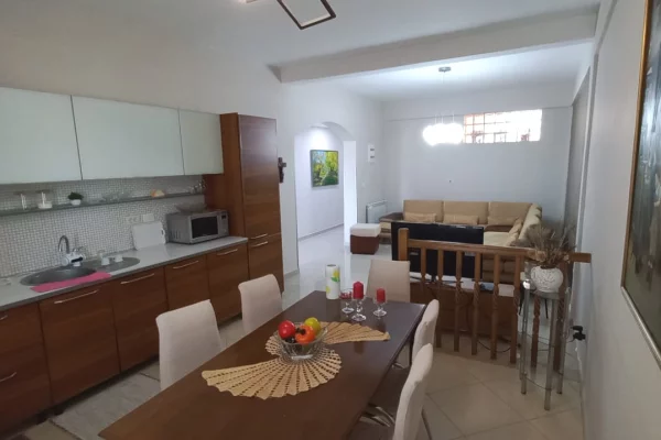 Shtepi me qera 1+1 ne Tirane - 30,000 Leke