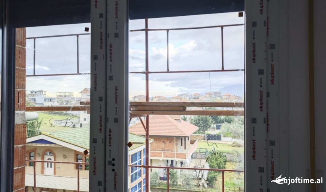 Shtepi ne shitje Apartament ne Tirane, 1+1, Mobilimi Bosh, pa mobiluar, Pagesa 80,000  Euro.