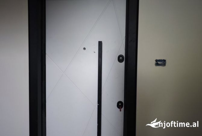 Shtepi ne shitje Apartament ne Tirane, 1+1, Mobilimi Bosh, pa mobiluar, Pagesa 80,000  Euro.