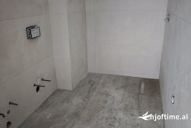 Shtepi ne shitje Apartament ne Tirane, 1+1, Mobilimi Bosh, pa mobiluar, Pagesa 80,000  Euro.