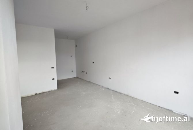 Shtepi ne shitje Apartament ne Tirane, 1+1, Mobilimi Bosh, pa mobiluar, Pagesa 80,000  Euro.