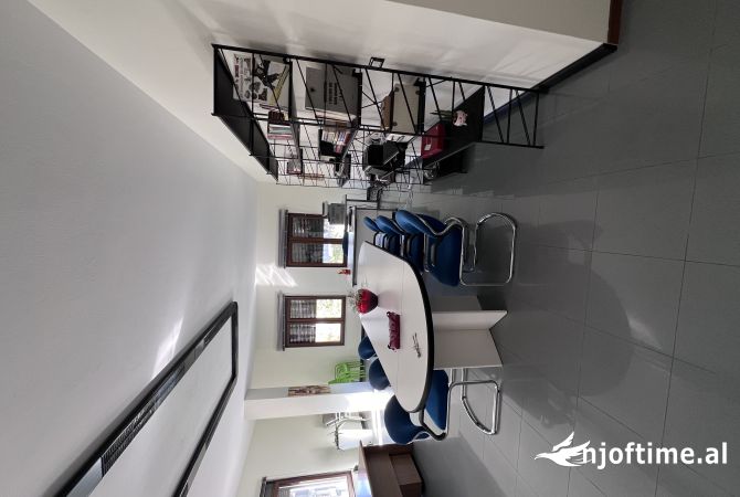 Ambient biznesi me qera 3+1 ne Tirane - 80,000 Leke
