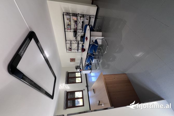 Ambient biznesi me qera 3+1 ne Tirane - 80,000 Leke