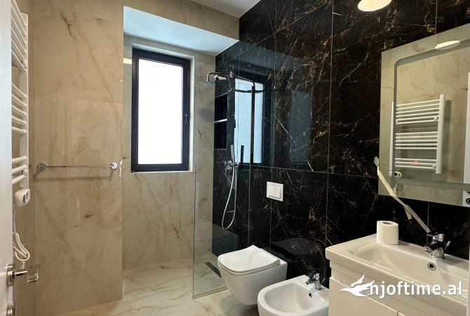 Shtepi ne shitje Apartament ne Tirane, 2+1, Mobilimi Bosh, pa mobiluar, Pagesa 350,000  Euro.