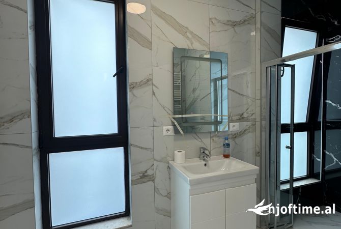 Shtepi ne shitje Apartament ne Tirane, 2+1, Mobilimi Bosh, pa mobiluar, Pagesa 350,000  Euro.