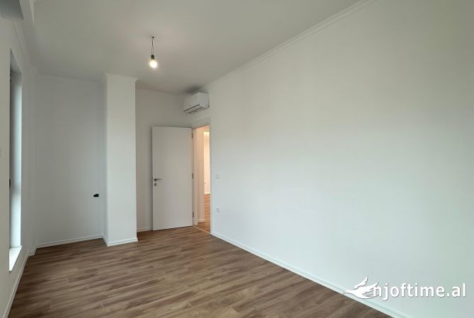 Shtepi ne shitje Apartament ne Tirane, 2+1, Mobilimi Bosh, pa mobiluar, Pagesa 350,000  Euro.