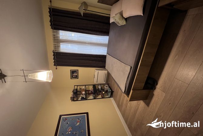 Shtepi ne shitje Apartament ne Tirane, 2+1, Mobilimi E mobiluar, Pagesa 300,000  Euro.