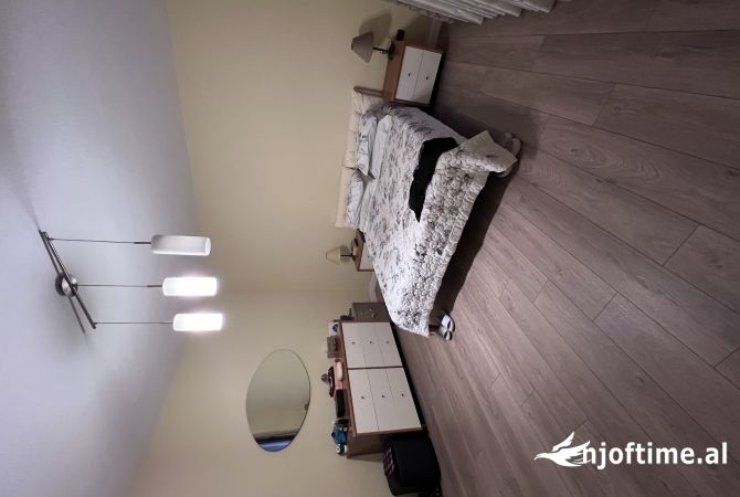 Shtepi ne shitje Apartament ne Tirane, 2+1, Mobilimi E mobiluar, Pagesa 300,000  Euro.