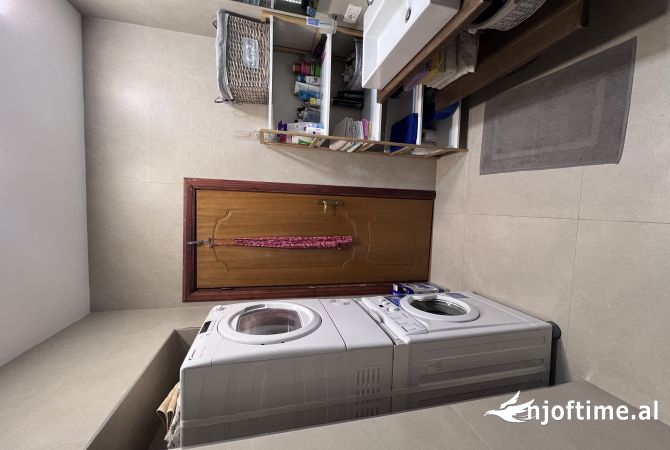 Shtepi ne shitje Apartament ne Tirane, 2+1, Mobilimi E mobiluar, Pagesa 300,000  Euro.