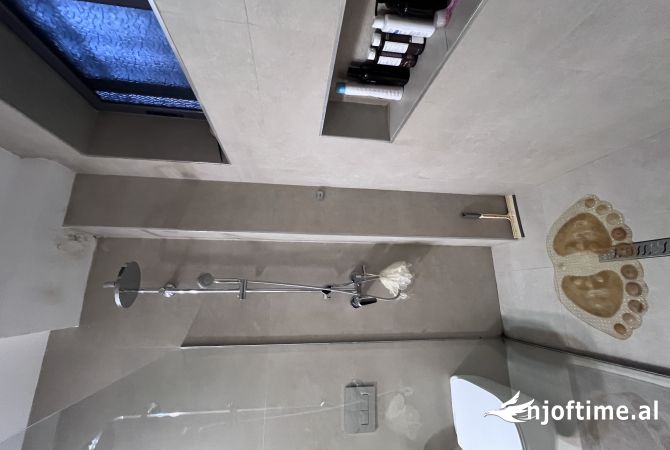 Shtepi ne shitje Apartament ne Tirane, 2+1, Mobilimi E mobiluar, Pagesa 300,000  Euro.