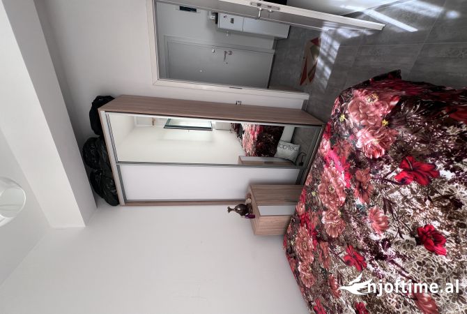 Shtepi ne shitje Apartament ne Tirane, 1+1, Mobilimi E mobiluar, Pagesa 66,000  Euro.