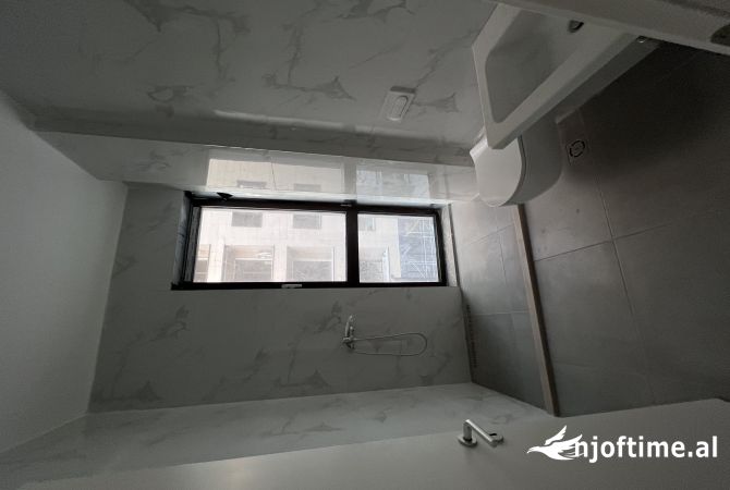 Shtepi me qera Apartament ne Tirane, 2+1, Mobilimi Bosh, pa mobiluar, Pagesa 1,000  Euro.