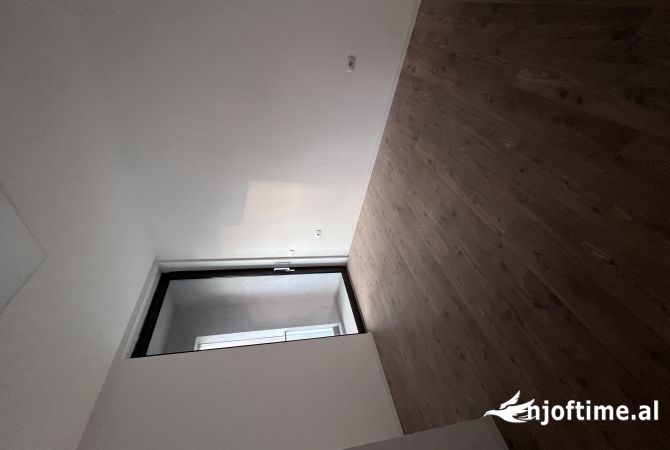Shtepi me qera Apartament ne Tirane, 2+1, Mobilimi Bosh, pa mobiluar, Pagesa 1,000  Euro.