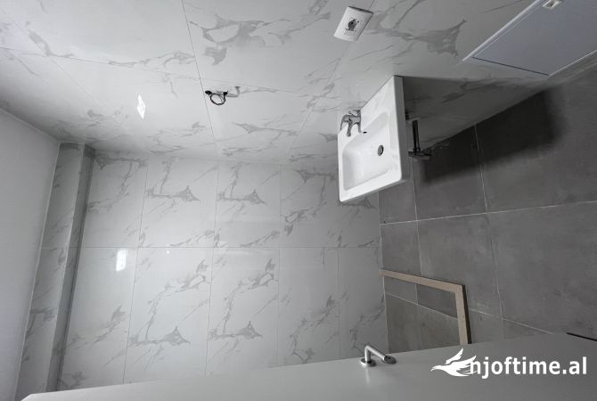 Shtepi me qera Apartament ne Tirane, 2+1, Mobilimi Bosh, pa mobiluar, Pagesa 1,000  Euro.