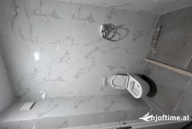 Shtepi me qera Apartament ne Tirane, 2+1, Mobilimi Bosh, pa mobiluar, Pagesa 1,000  Euro.