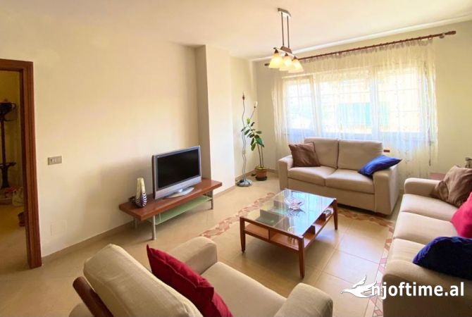 Shtepi me qera 2+1 ne Tirane - 650 Euro