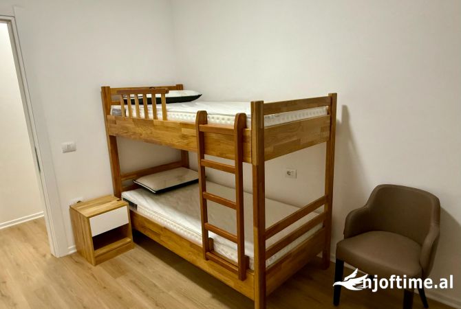 Shtepi me qera Apartament ne Tirane, 2+1, Mobilimi E mobiluar, Pagesa 900  Euro.