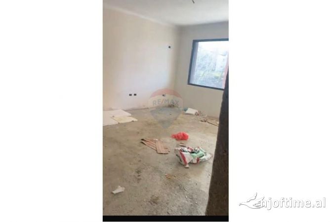 Shtepi ne shitje Apartament ne Tirane, 2+1, Mobilimi Bosh, pa mobiluar, Pagesa 185,000  Euro.