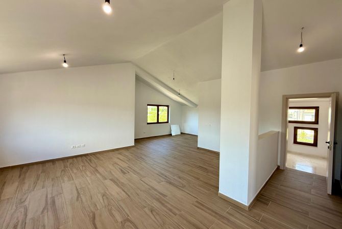 Shtepi me qera 7+1 ne Tirane - 4,500 Euro