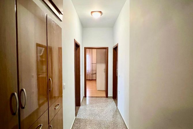 Shtepi me qera Apartament ne Tirane, 2+1, Mobilimi E mobiluar, Pagesa 500  Euro.