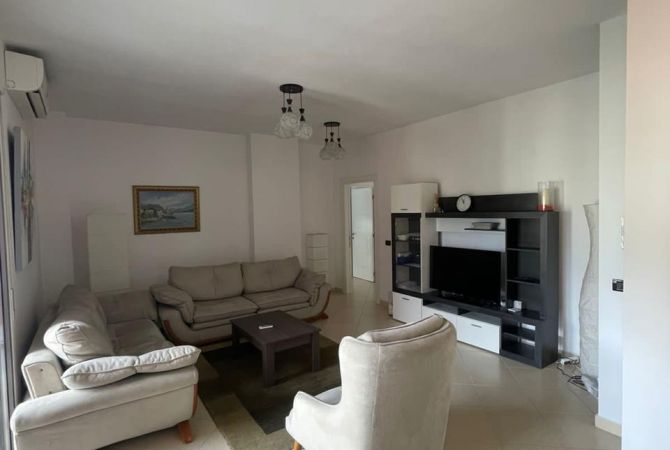 Shtepi me qera 2+1 ne Tirane - 800 Euro