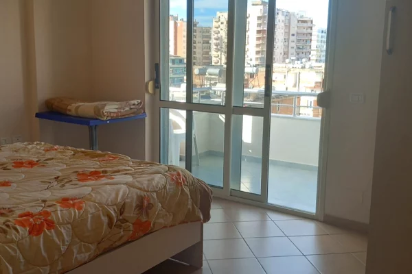 Shtepi ne shitje Apartament ne Vlore, 2+1, Mobilimi Pjeserisht e mobiluar, Pagesa 125,000  Euro.