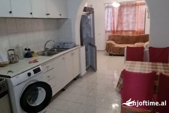 Shtepi me qera Apartament ne Tirane, 1+1, Mobilimi E mobiluar, Pagesa 400  Euro.