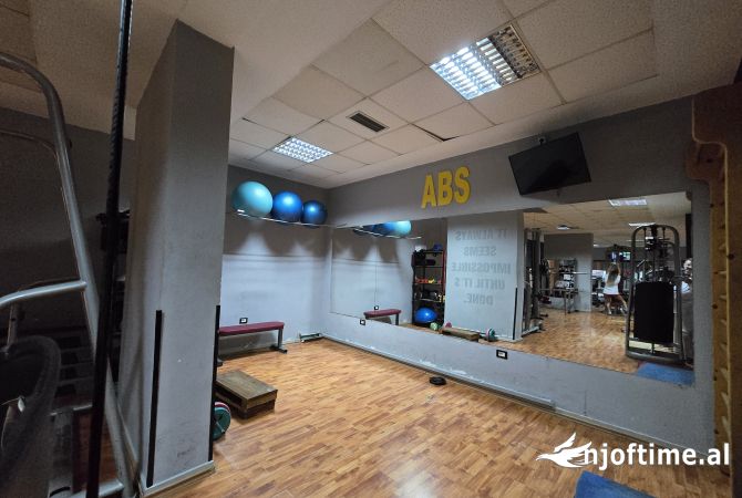 Ambjent Komercial per qera